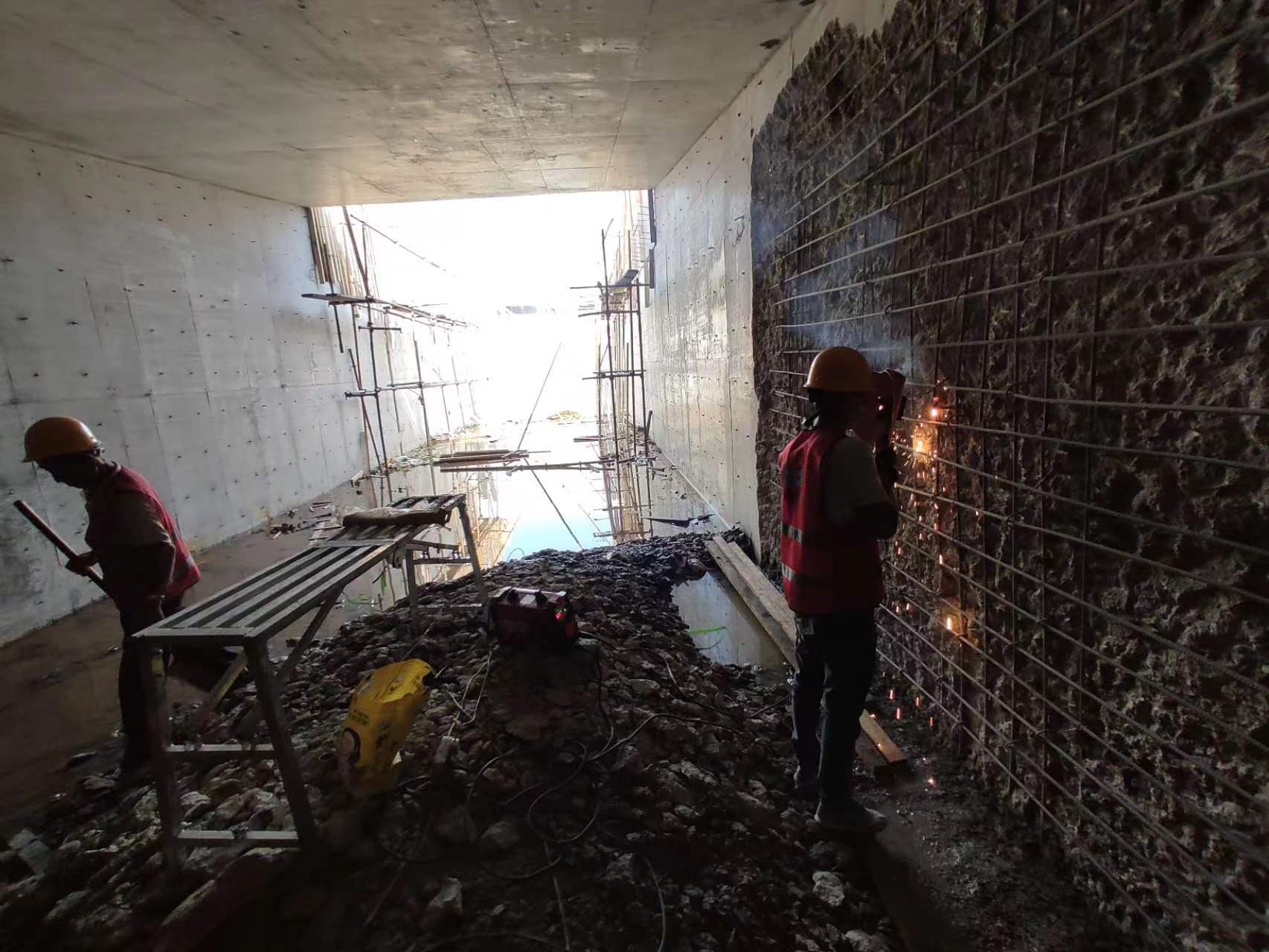凤冈挖断承重墙导致楼体开裂，加固施工方案出炉